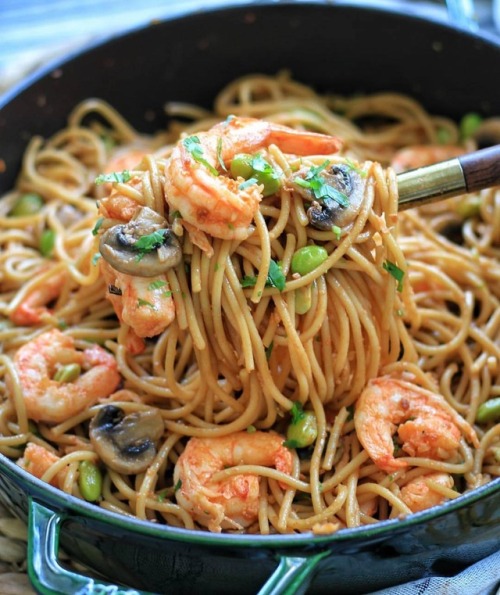 everybody-loves-to-eat - Garlic Noodles with Shrimp and...