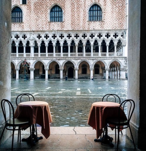 ghostlywriterr - Venice, Italy.