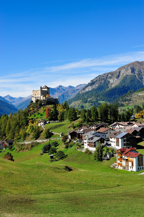 travel-lusting - travel-lusting - Scuol-Tarasp, Graubünden,...