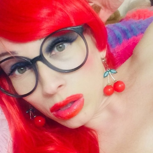 A spectacle in spectacles #redhead #glasses #taraemory #gorgeous