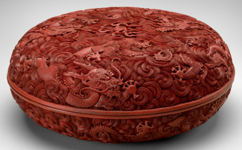ufansius:Circular lacquer box carved with dragons in clouds -...