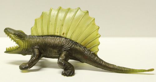 · Nervio-Dimetrodon ·Variantes de color en plastico translucido,...