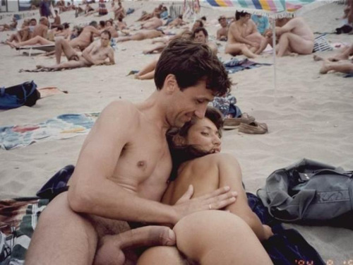couplespublicerection - beach-boners - beach-boners.tumblr.comHe...