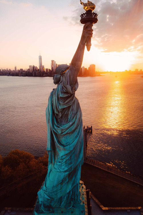 newyorkcityfeelings - Statue Of Liberty by @humzadeas