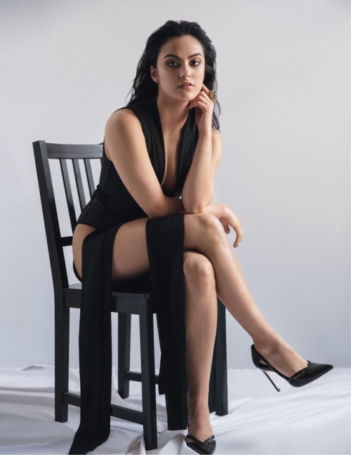 celebrity-legs - Camila Mendes