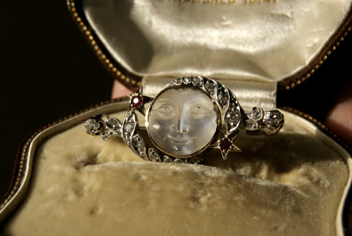 cemeterywind:Late Victorian brooch with a man in the moon...