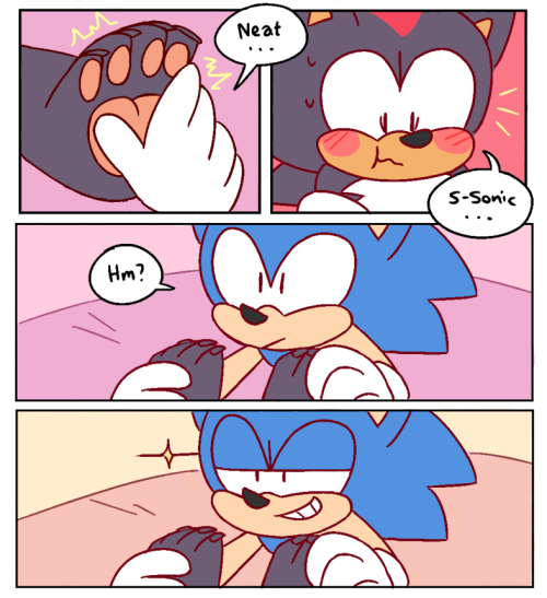 gaysilver:sonic sees shadows paws for the first time and...
