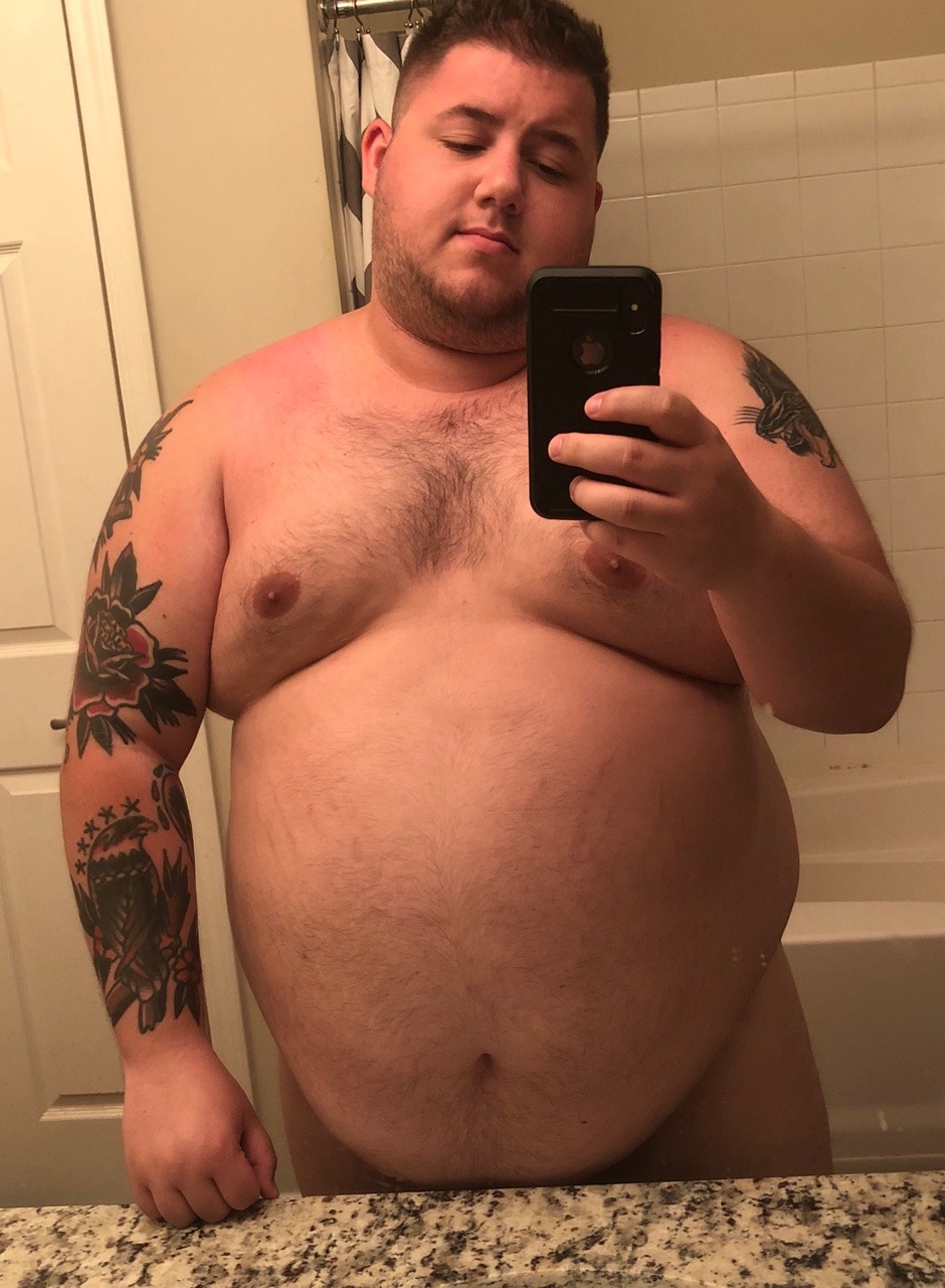 naked chub man selfie