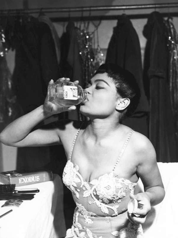 wehadfacesthen:
“Eartha Kitt backstage, 1959
”