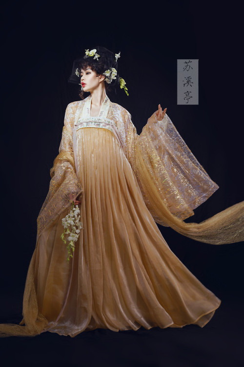 hanfugallery:Traditional Chinese hanfu by 苏溪亭