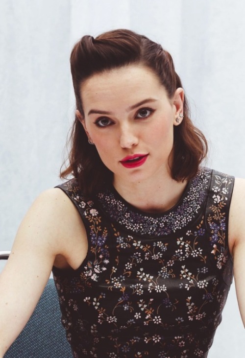 beverlymaarsh - Daisy Ridley at the ‘Star Wars - The Force...