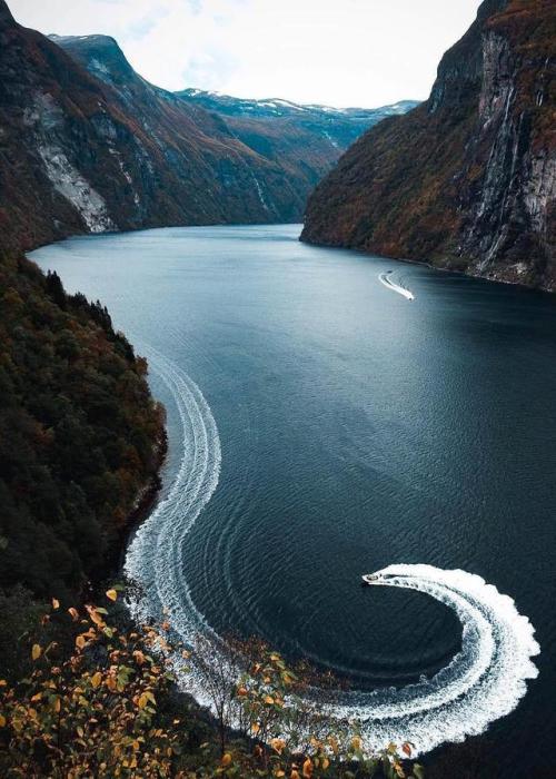thebeautifuloutdoors - The wake off the boat on such a beautiful...