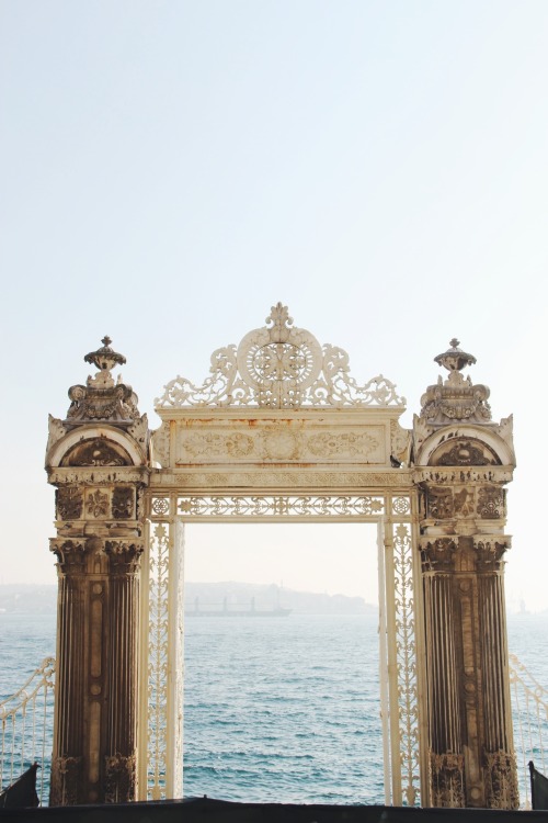 iyad94:Door to the ocean - Dolmabahçe Palace, Istanbul,...