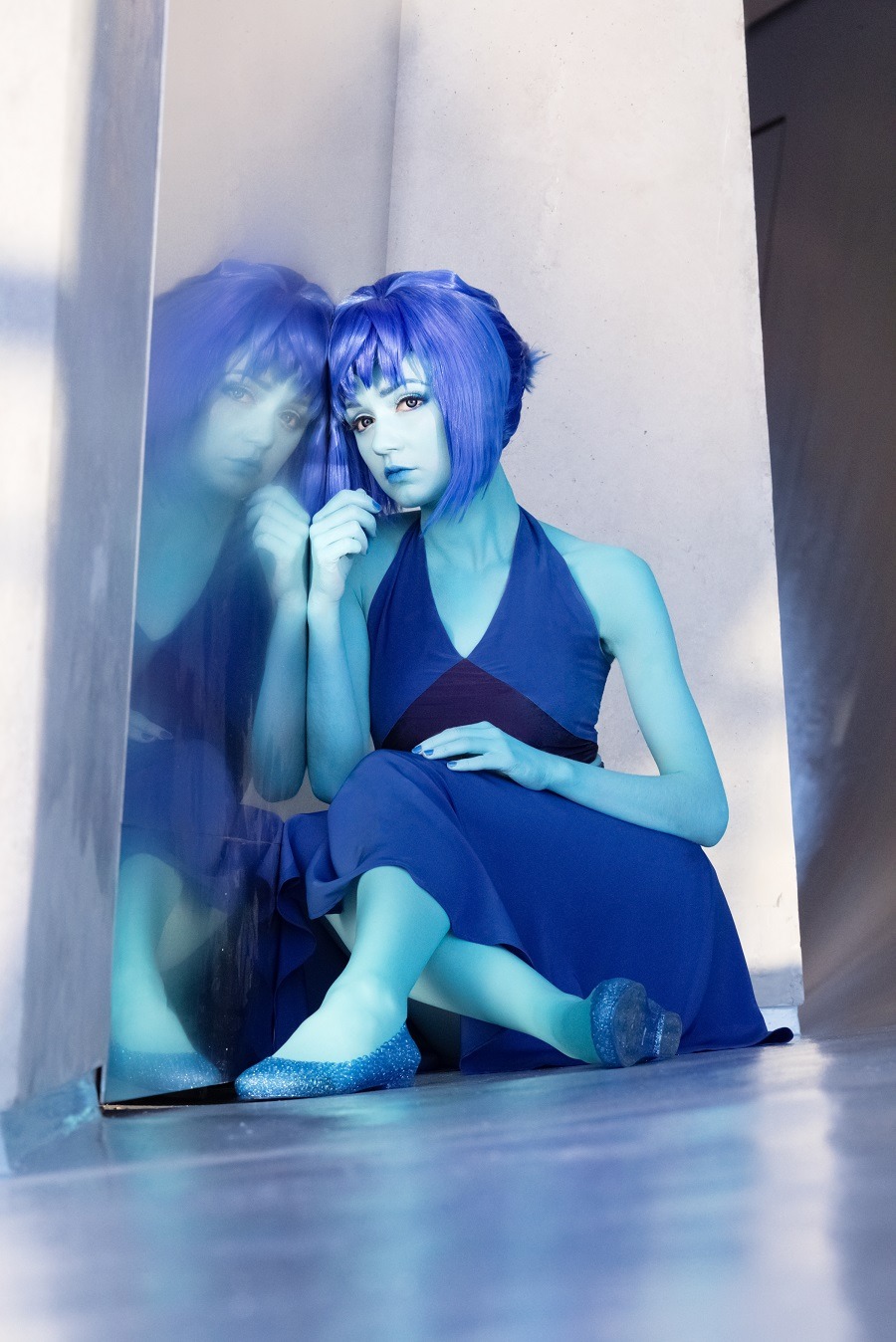 After about three years of unlucky fabrication and a not quite easy shooting I can finally present you my Lapis Lazuli cosplay. This seemingly simple cosplay turned out to be a true nightmare for me...