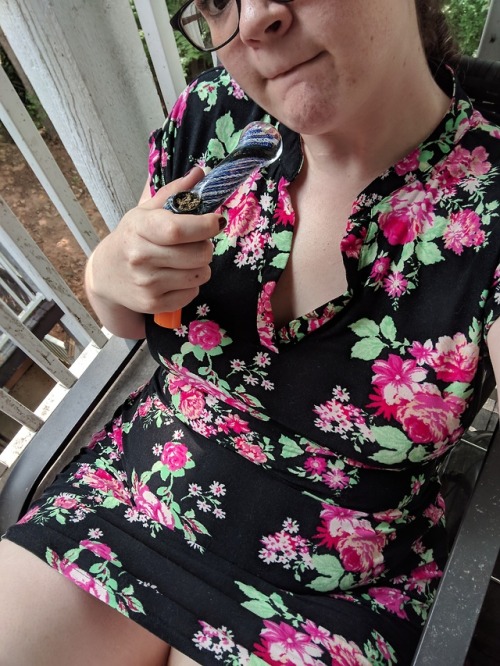 naughty-tatertot:Smoking outside!This is sexy