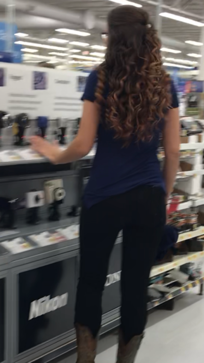 creepshot-selfies - Chick had an awesome ass!