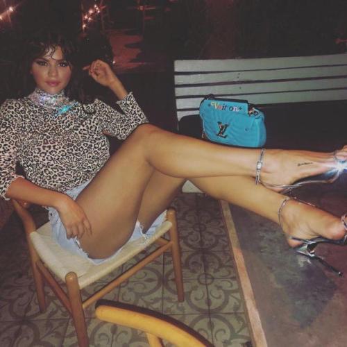 hot-celebrity-legs - Selena Gomez...