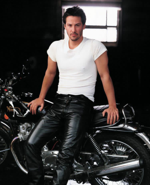 moda365:Keanu Reeves photographed by Annie Leibovitz for Vanity...