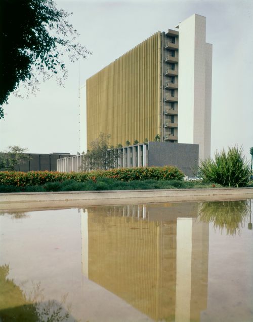 germanpostwarmodern:Courthouse (1968) in Orange County, CA,...