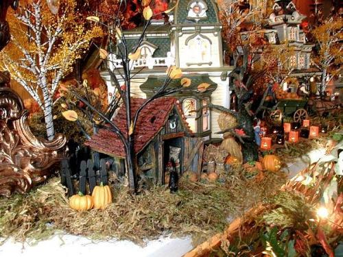 octoberyet:Miniature Halloween villages