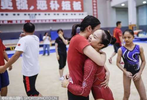 twoflipstwotwists - Members of Team China hugging their coaches...