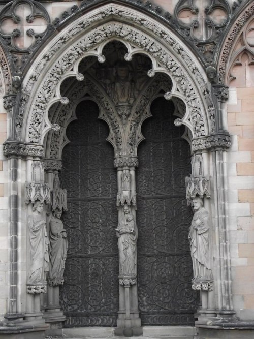 ghostlywriterr - Gothic doors