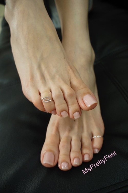 msprettyfeet - Nude Polished Toes Visit me...