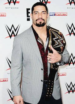 reigns-central - WWE RAW Pre-Show Red Carpet 