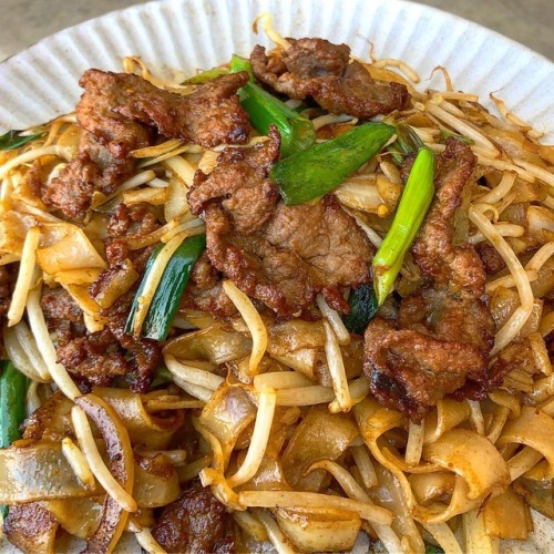 everybody-loves-to-eat - beef chow fun(source)