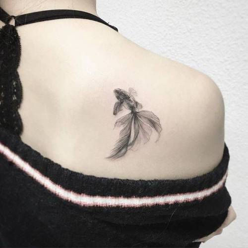 By Tattooist Flower, done in Seoul. http://ttoo.co/p/33301 small;betta splendens;single needle;animal;tiny;fish;ifttt;little;nature;shoulder blade;ocean;tattooistflower