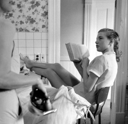 last-picture-show - Genevieve Naylor, Girls ironing and Reading,...