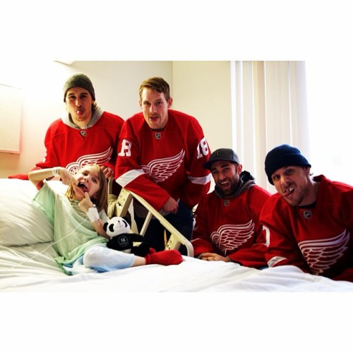 copperbooom:drwcommunity During the @detroitredwings visit to...