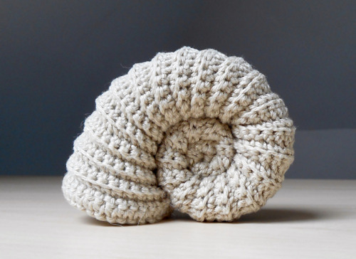 podkins - tammybobammy - knithacker - Crochet an Ammonite Fossil -...