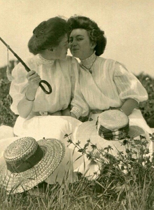 caroldanversenthusiast:old photos of lesbian couples make me happy