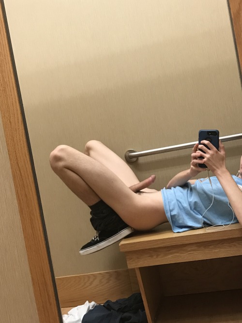 hornytwinkbottom:Jacking off in a Kohl’s 
