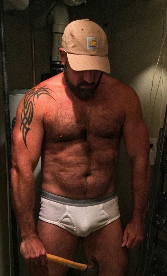 jkl77006: “dads-in-briefs: “OMFG…WOOF!!! ” Cute bump up front ;-) ”