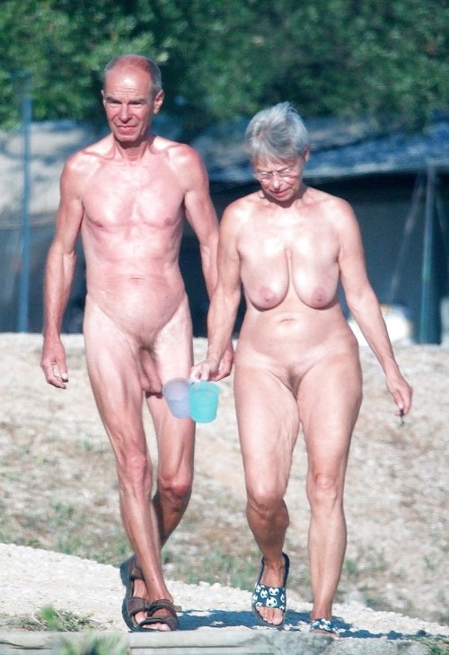 oldergentleman49 - One of my favorite pics of a lovely couple...