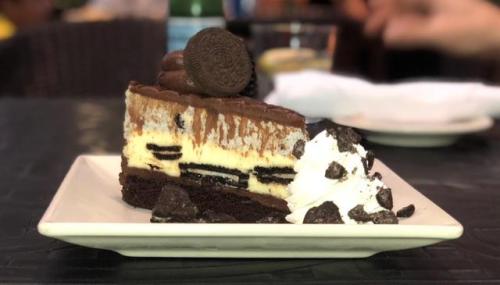 Extreme Oreo Cheesecake in The Cheesecake Factory [OC]...