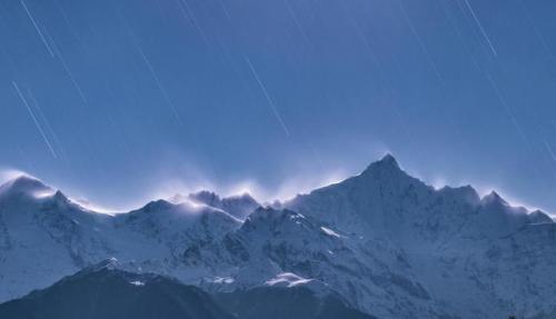 photos-of-space - Star Tracks over Kawakarpo, China (Photo - ...