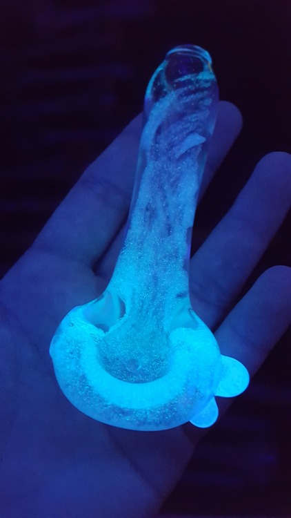 rawberryglass - Glow in the dark pipe getting charged up with...
