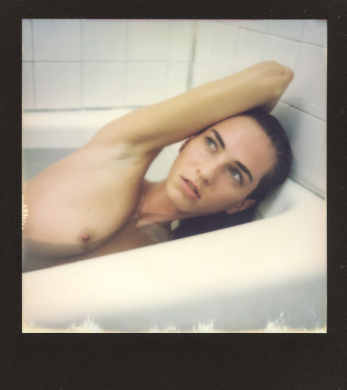 art-t-nyc:Stephanie in the bath.