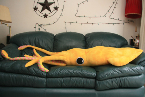 build-a-diy:8-foot giant squid pillow.You’ll need:2 yards of...