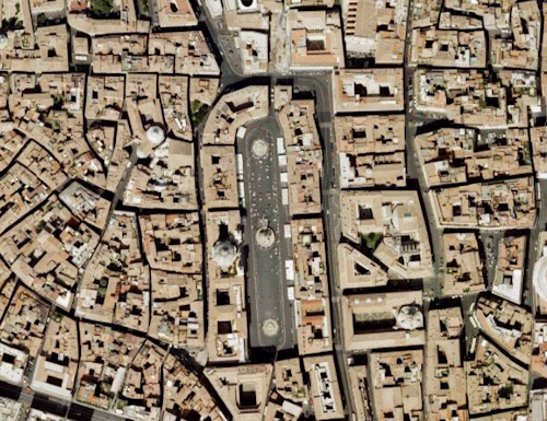 Imagen aérea de Venafro Italia con evidencia del anfiteatro romano en la trama urbana