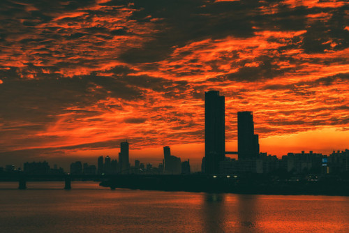 rjkoehler - Last night’s fiery sunset over Seoul, seen from the...