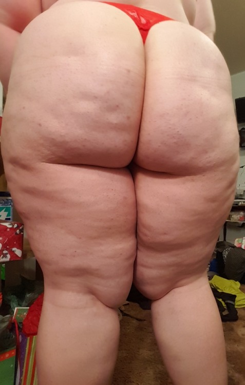 bigbootypandamoo - No thigh gap here 