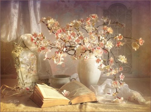 loumargi - flowers and books, by luiza gelts