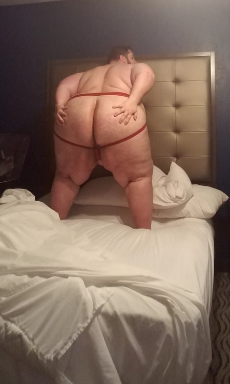 sexslave-bottom:Big butts need big dicks in them!