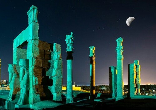 parsabad - Lunar eclipse/ PERSPOLIS/ Fārs/ IranPhotographer - amir...