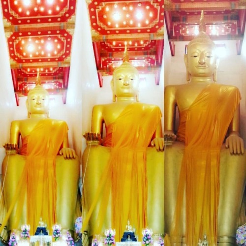 กราบนมัสการหลวงพ่อโตถวายผ้าห่มจีวร สาธุสาธุสาธุ (ที่ Wat Pa...