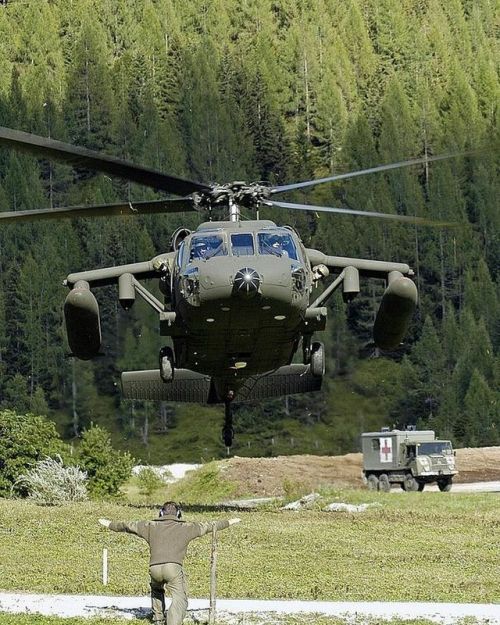 militaryshub:Sikorsky UH-60 Black Hawk